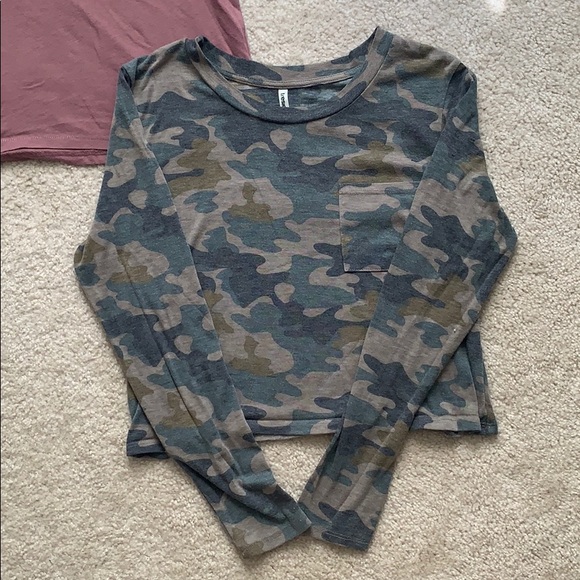 Bundle of 2 Tops - Picture 3 of 4